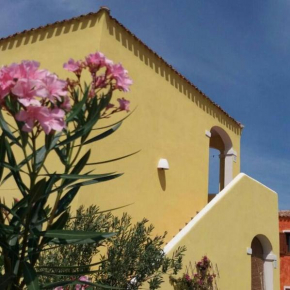 Ampio trilocale climatizzato in Villaggio con piscina estiva 400m dal mare in Gallura Aglientu